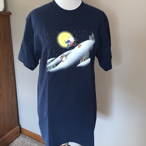 Gildan Tops - Holiday tee shirt